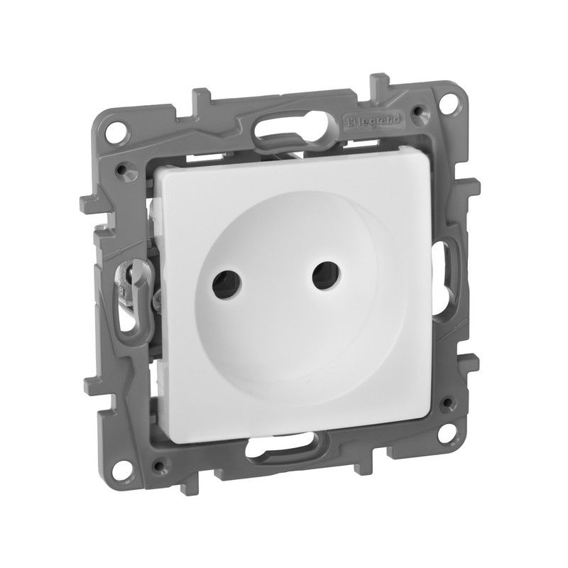 Legrand Etika Белый Розетка электрическая Legrand Etika белый б/з, винт. клем. 672220