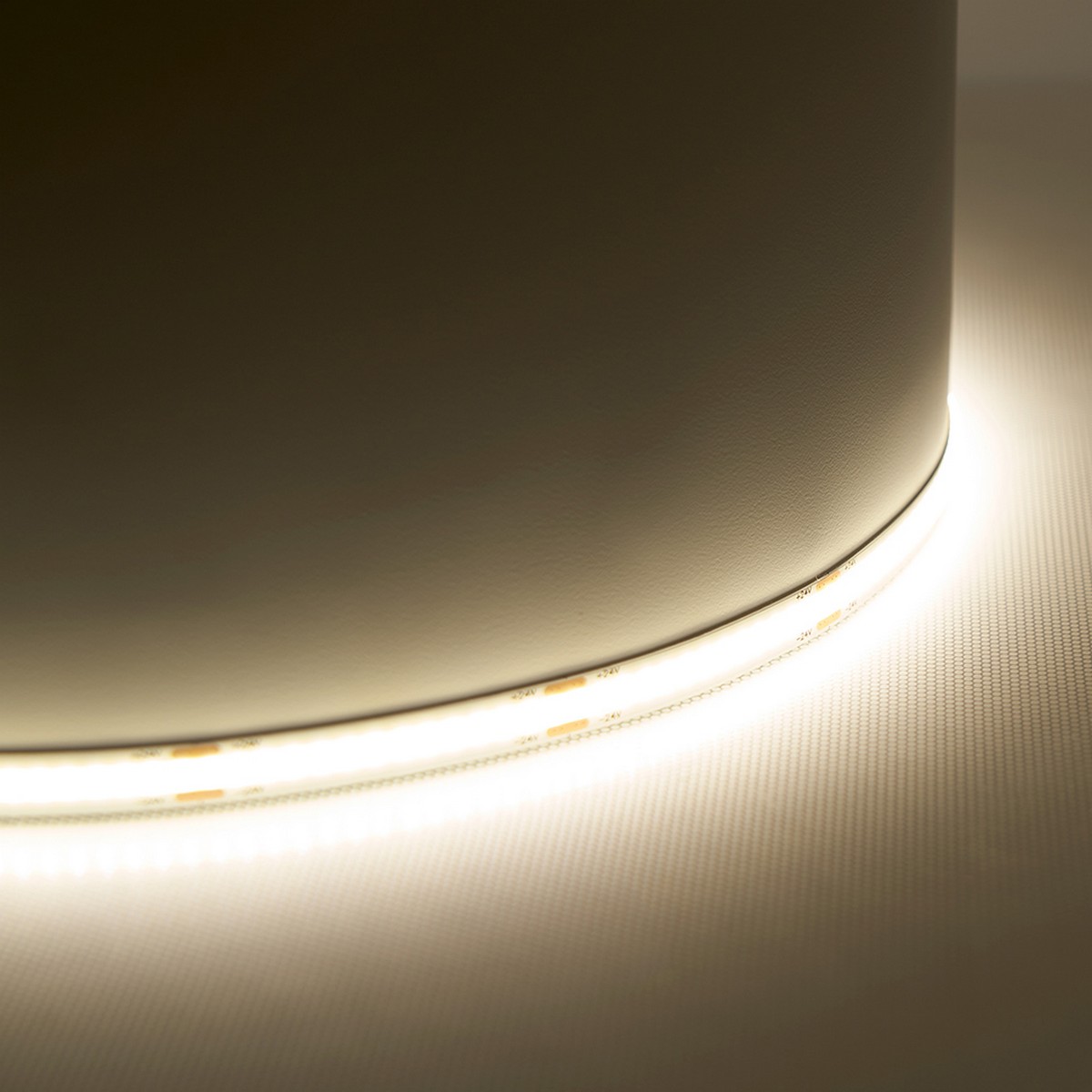 Светодиодная лента белая теплая Лента светодиодная Feron LS530 COB 512SMD(2110)/м 12Вт/м 24V 3000К IP20 5 метров 48970 