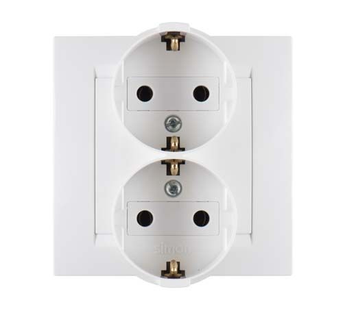 Розетки и выключатели Simon 15 Белый Розетка с/з Simon 15 Белая 2-ая литая (в сборе с рамкой) 1590459-030