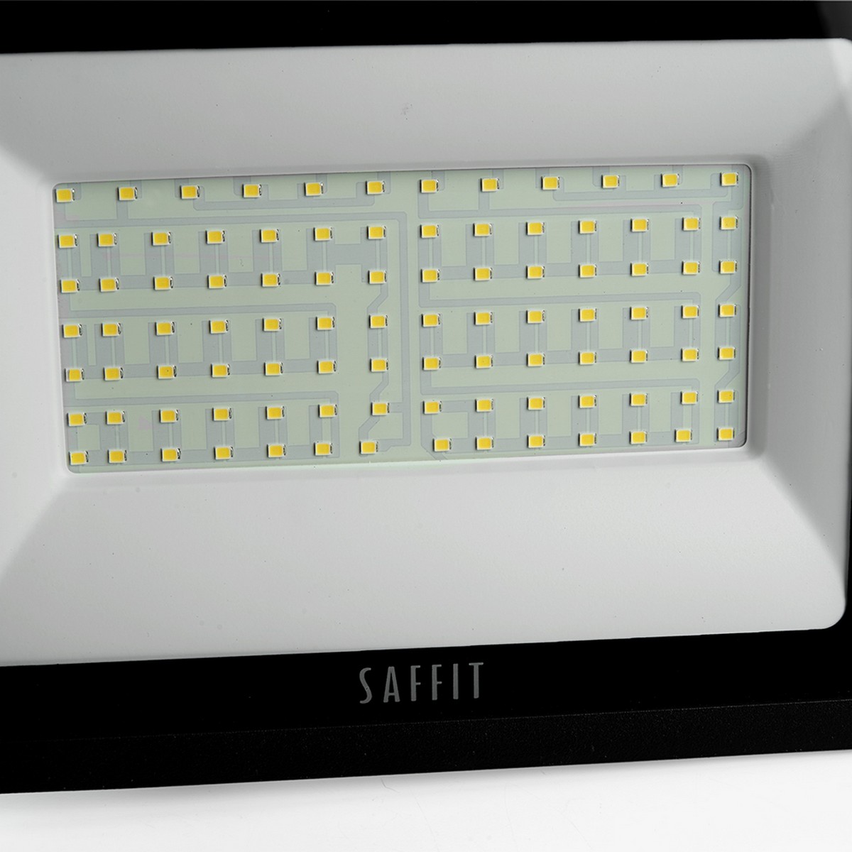 Прожекторы светодиодные Светодиодный прожектор Saffit SFL90-100 IP65 100W 4000K черный 55230 