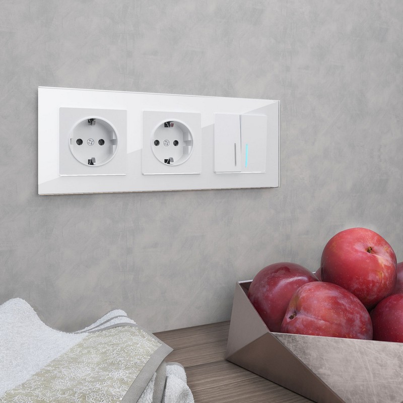 Рамки Werkel Favorit Рамка Werkel Favorit на 3 поста (белый,стекло) W0031101