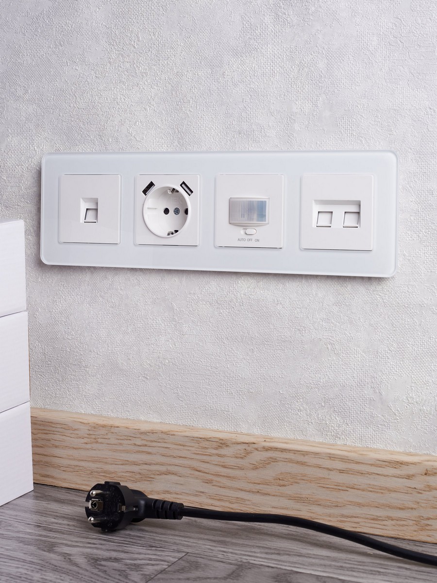 IEK Brite Белый Розетка IEK BRITE с с/з и шторками 16А с USB A+A 3,1А РЮш10-2-БрБ белый BR-R14-16-U21-D31-K01