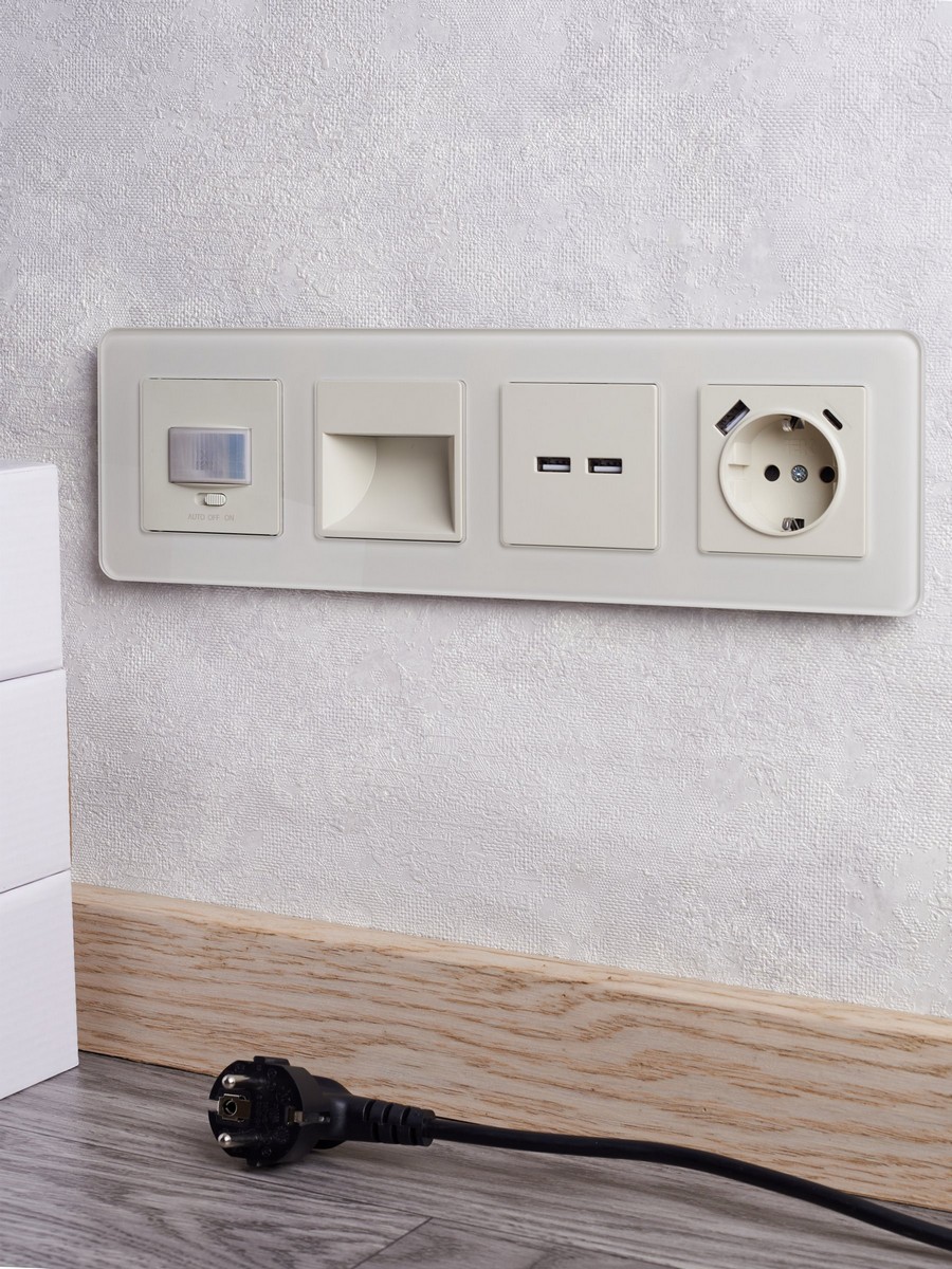 IEK Brite Бежевый Подсветка IEK BRITE LED встраиваемая ПЛ20-БрКр бежевый BR-FL20-K10