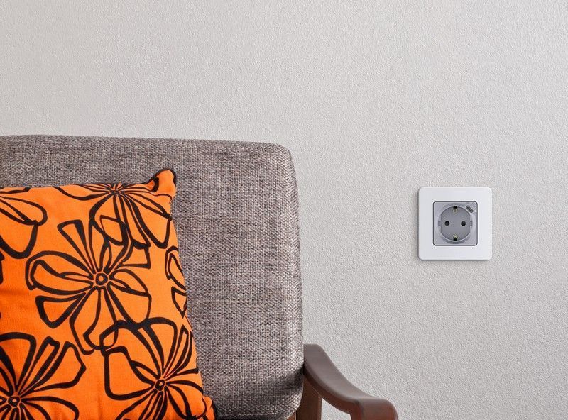 Legrand Inspiria Алюминий Розетка Legrand INSPIRIA Алюминий с заземлением 16А 250В со встроенным USB C 673772