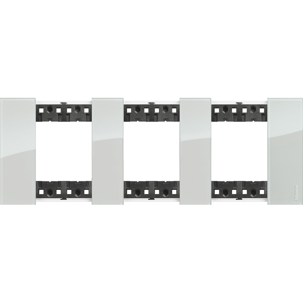 Bticino Living Now Рамки Рамка BT Living now Небо немецкий стандарт 3 поста (2+2+2 мод) KA4802M3DA