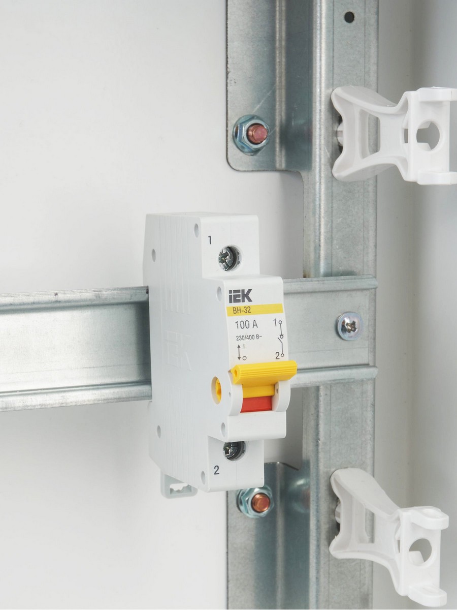 IEK Выключатель нагрузки IEK KARAT (мини-рубильник) ВН-32 1Р 100А MNV10-1-100 