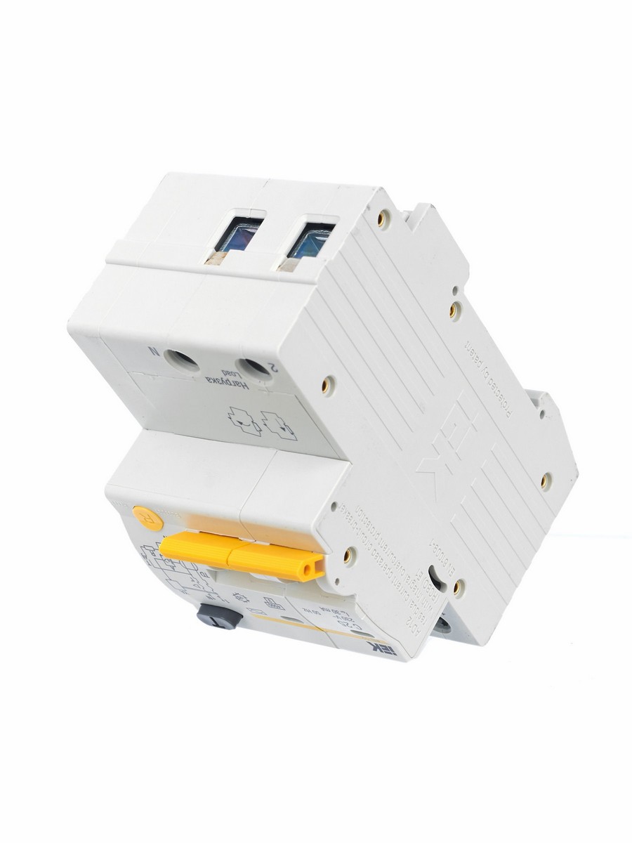 IEK Дифференциальный автоматический выключатель IEK KARAT АД12 2Р 25A 30мА MAD10-2-025-C-030 