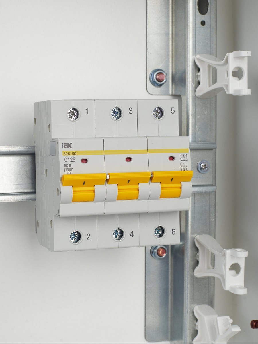 3 полюсные (трехполюсные) Автоматический выключатель IEK KARAT ВА47-150 3Р 125А 15кА х-ка C MVA50-3-125-C 