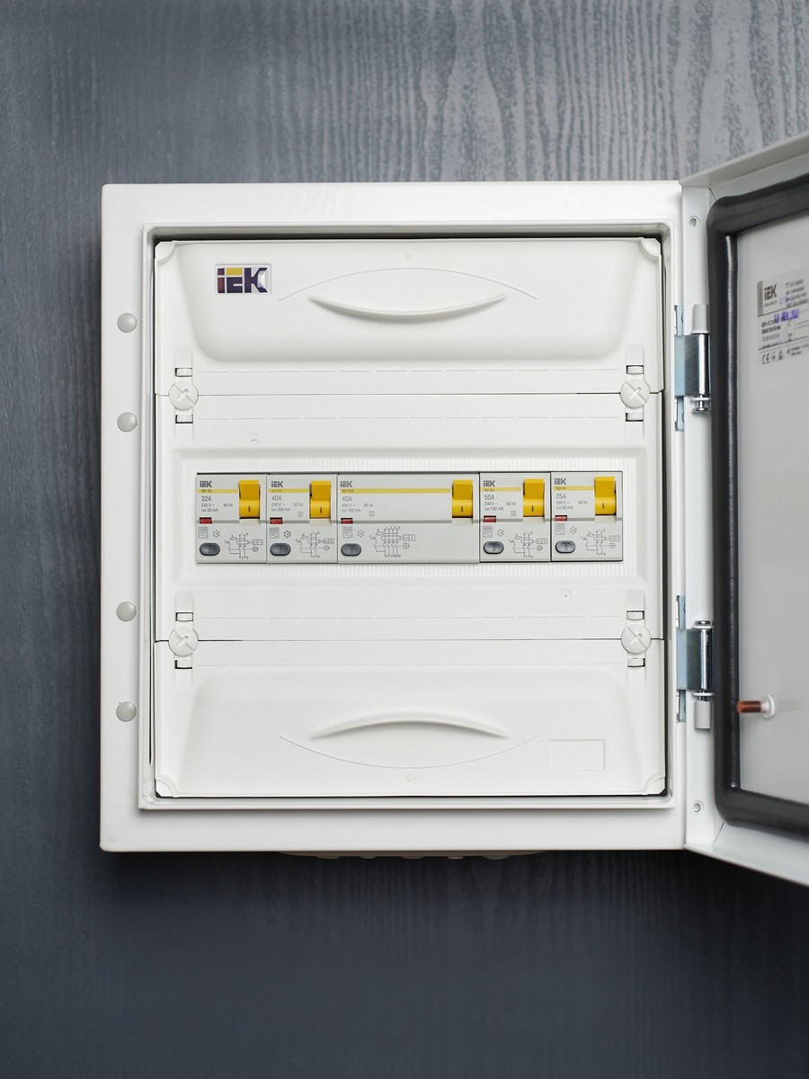 IEK Выключатель дифференциальный IEK KARAT ВД1-63S 4Р 40А 100мА MDV12-4-040-100 