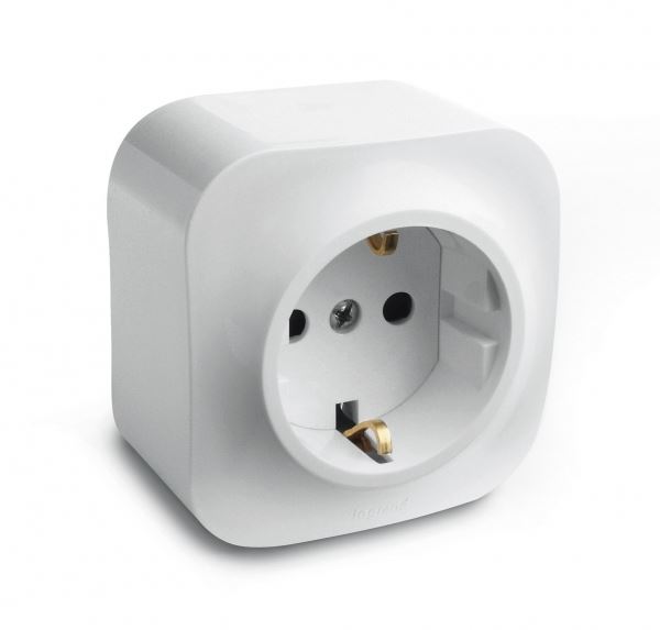 Накладные Розетки и выключатели Legrand Quteo Белый Розетка Legrand Quteo с заземлением со шторками белая  782220