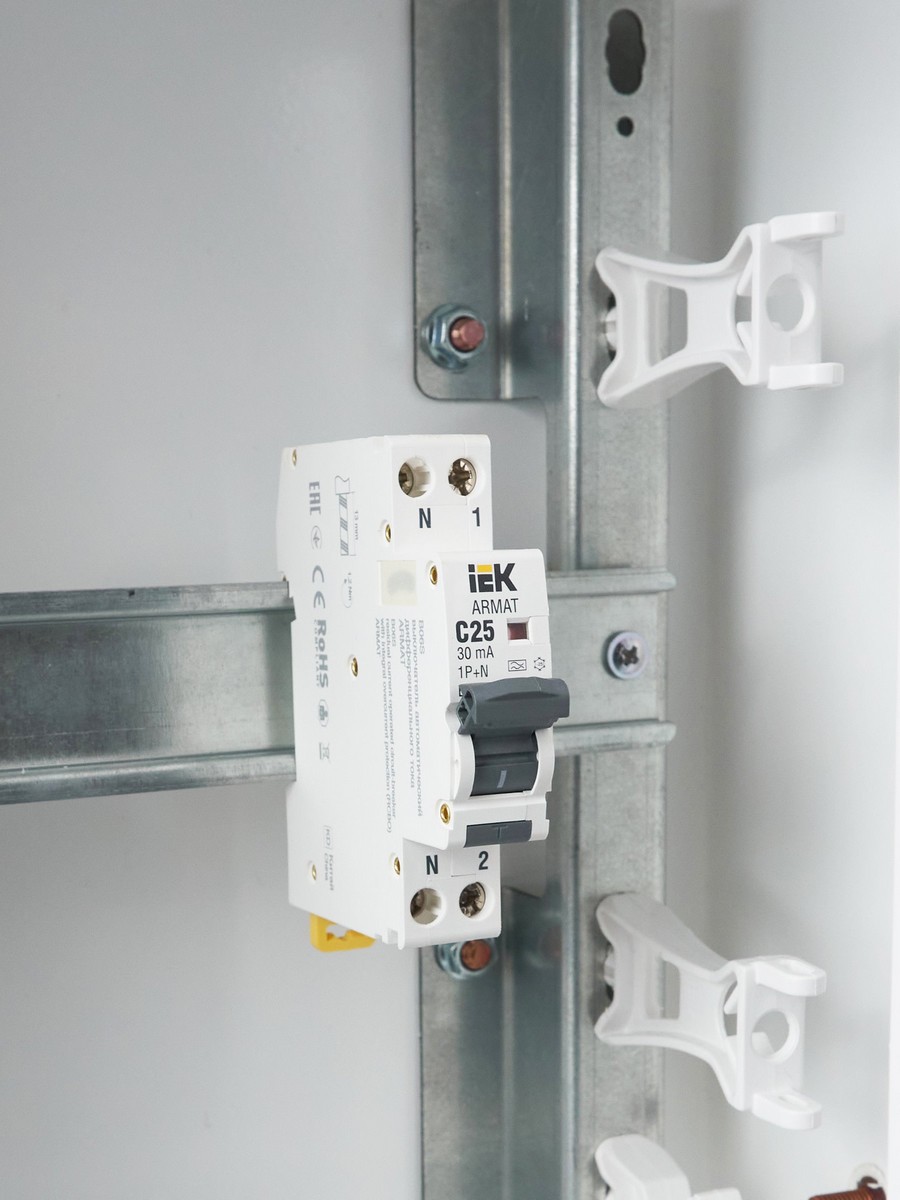 IEK АВДТ Дифф. Автомат IEK ARMAT B06S 1P+NP C25 30мА тип A (18мм) AR-B06S-1N-C25A030 