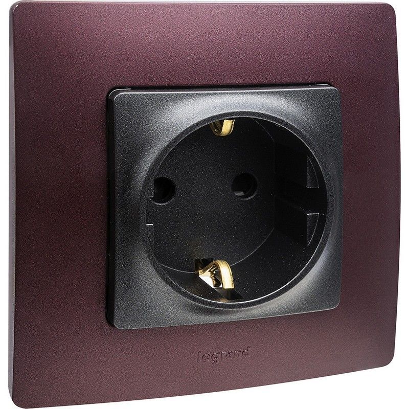 Legrand Etika Антрацит Розетка электрическая Legrand Etika антрацит с/з со шторками, винт. клеммы, 16А, 250 В 672622