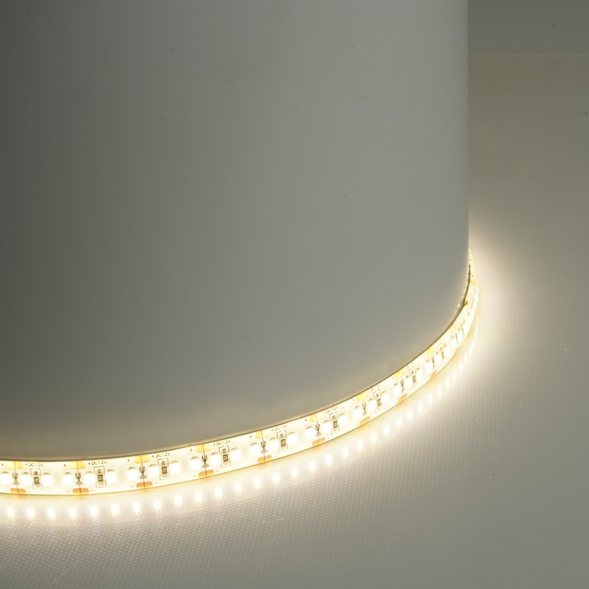 Светодиодная лента белая нейтральная Лента светодиодная Feron LS626 180SMD(2835)/м 17Вт/м 12V 4000К IP65 5 метров 51639 