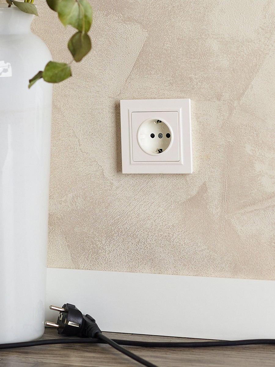 IEK Brite Жемчуг Розетка IEK BRITE с/з с шторками 16А РС14-1-0-БрЖ жемчуг BR-R14-16-K36