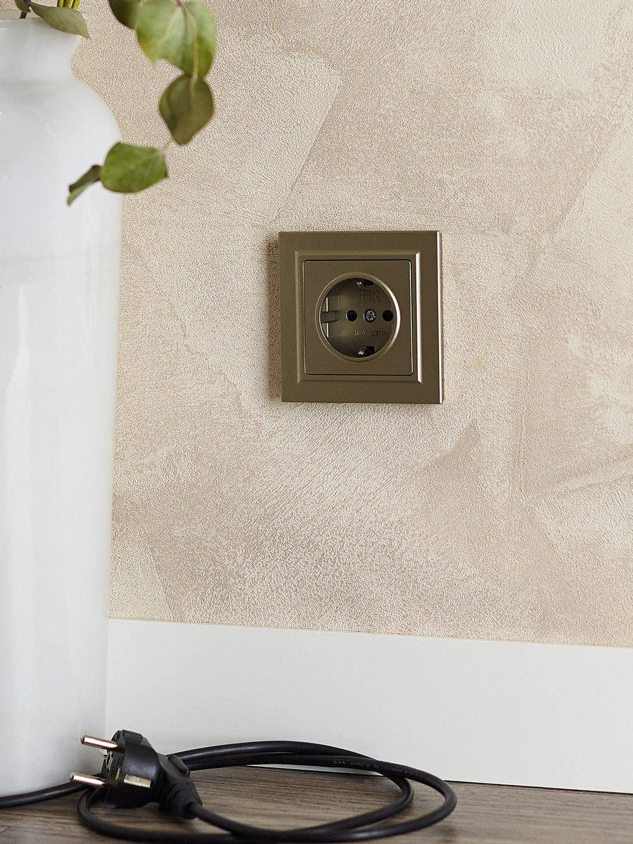 IEK Brite Шампань Розетка IEK BRITE с/з с шторками 16А РС14-1-0-БрШ шампань BR-R14-16-K37