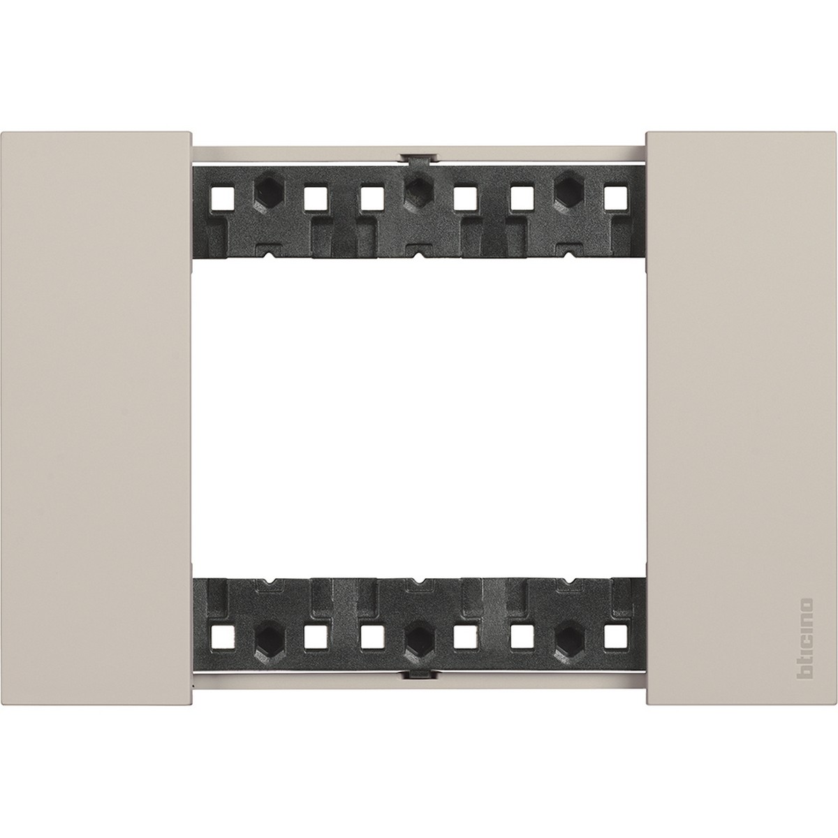 Bticino Living Now Рамки Рамка BT Living now Песочный итальянский стандарт 3 мод KA4803KM