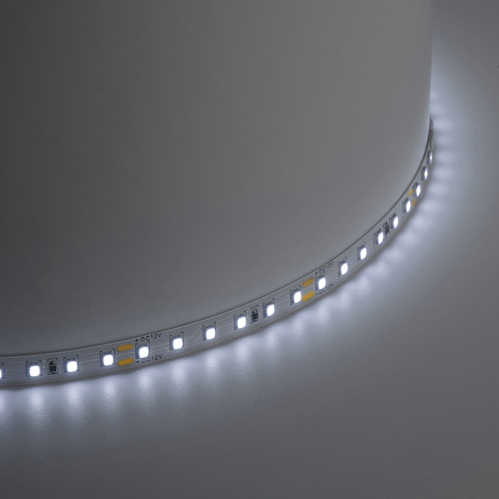 Светодиодная лента белая холодная Лента светодиодная SAFFIT SST02 120SMD(2835)/м 9.6Вт/м 12V 6500К IP20 5 метров 55242 