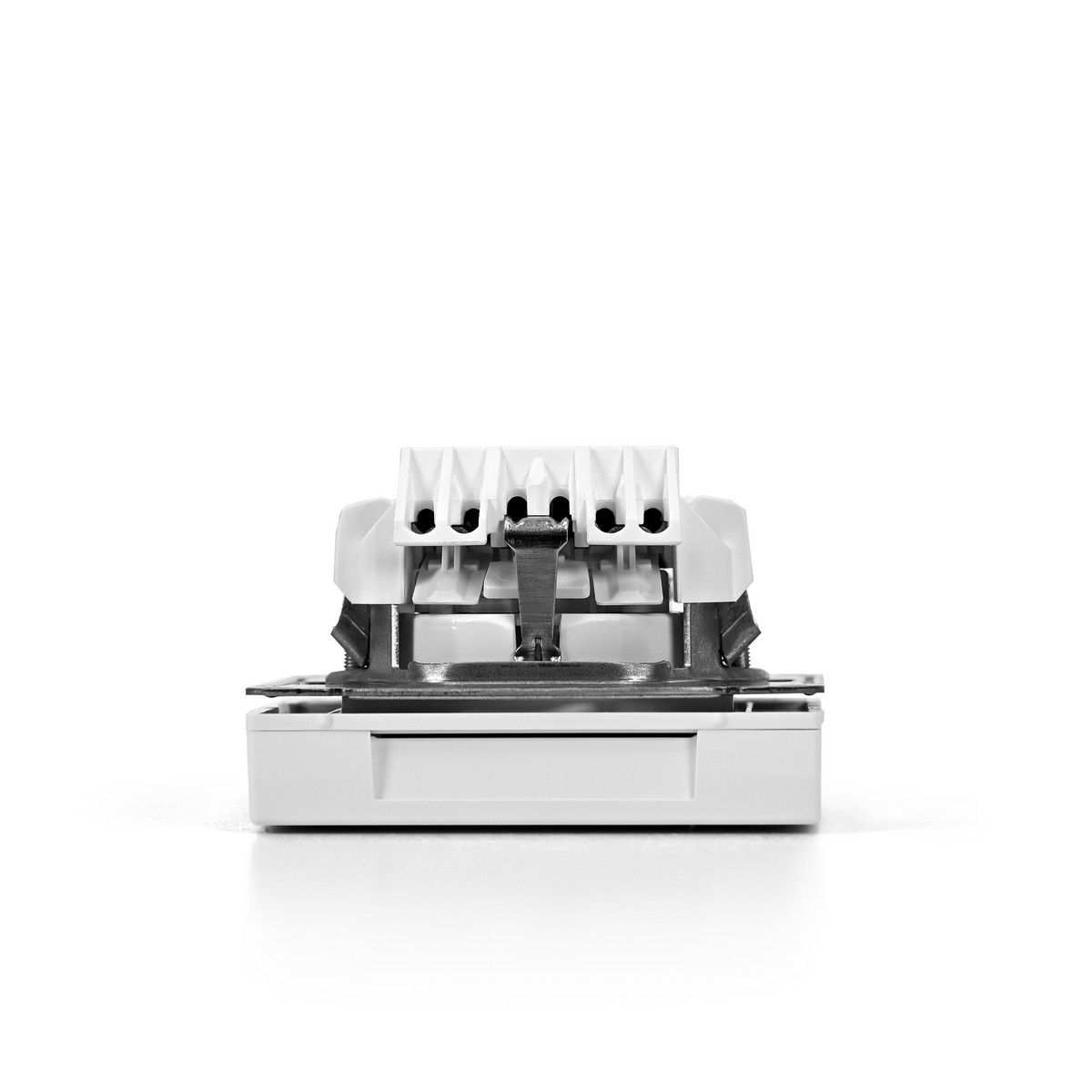 ArtGallery Белый Розетка SE ArtGallery Белый с заземл. со шторк. с крышк., 16А, IP20 быстрозажим. клем. GAL000146S