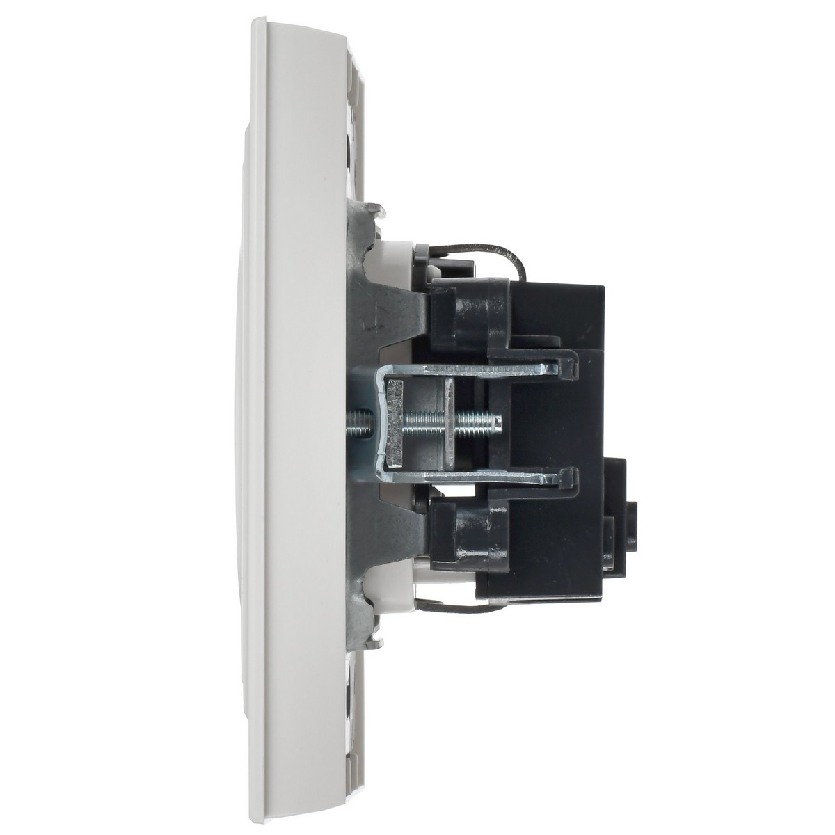 IEK Brite Белый Розетка IEK BRITE с/з с шторками 16А в сборе РСР14-1-0-БрБ белый BR-R14-16-K01-F