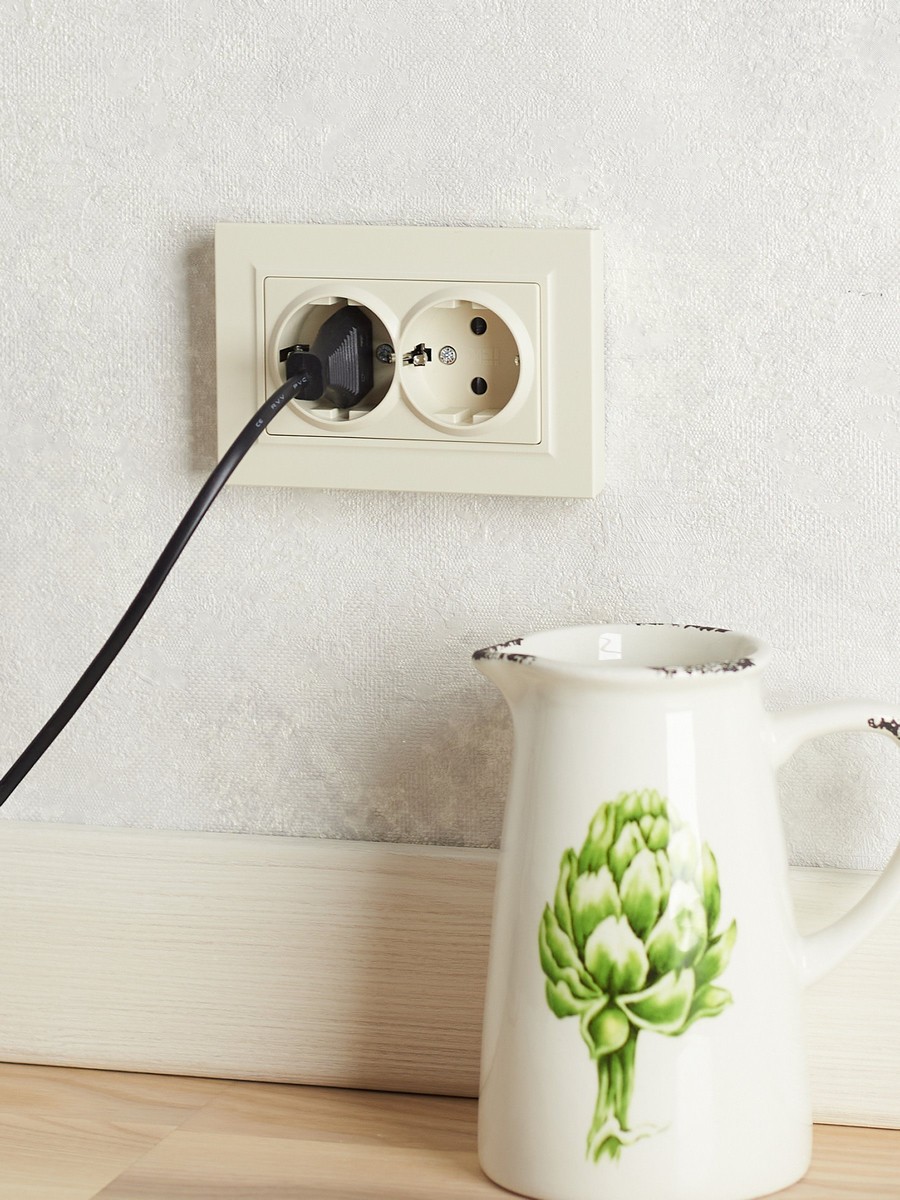 IEK Brite Бежевый Розетка IEK BRITE 2-ая с/з с шторками 16А в сборе РСш12-3-БрКр бежевый BR-R24-16-K10-F