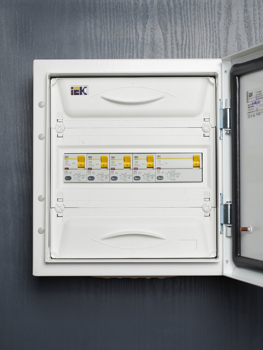 IEK Выключатель дифференциальный IEK KARAT ВД1-63 (УЗО) 2Р 16А 30мА MDV10-2-016-030 