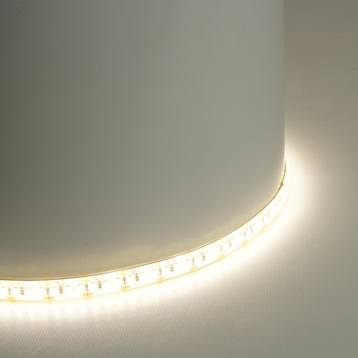 Светодиодная лента белая нейтральная Лента светодиодная Feron LS626 180SMD(2835)/м 17Вт/м 12V 4000К IP65 5 метров 51639 