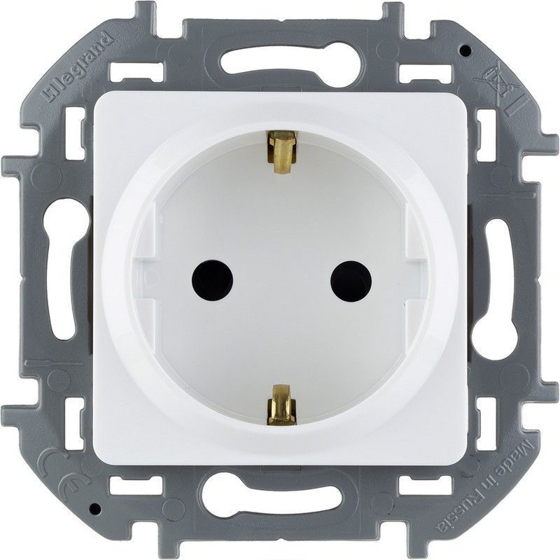 Legrand Inspiria Белый Розетка Legrand INSPIRIA Белый с заземлением со шторками 16 А 250 В 673730