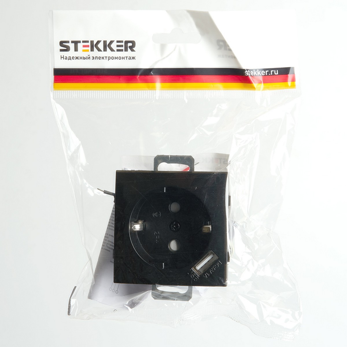 Эрна - Розетки и выключатели Stekker Розетка 1-местная с/з STEKKER PST16-9111-03 16А с защ. шторкой и с USB Эрна черный 49155