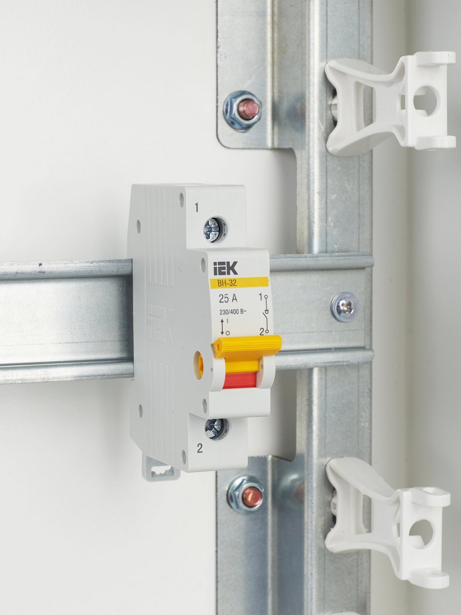 IEK Выключатель нагрузки IEK KARAT (мини-рубильник) ВН-32 1Р 25А MNV10-1-025 